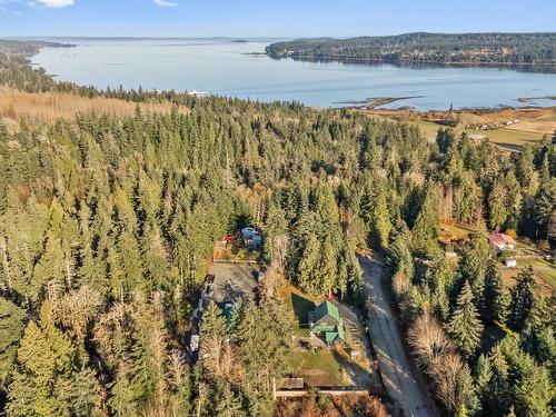 571 Holiday Rd, Fanny Bay, BC 