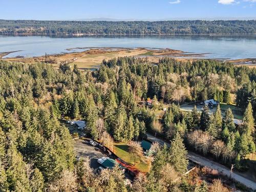 571 Holiday Rd, Fanny Bay, BC 