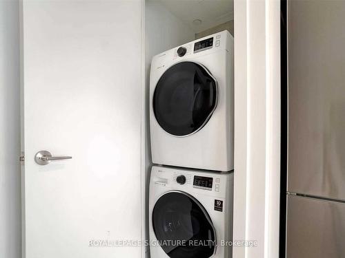 1001-458 Richmond St W, Toronto, ON - Indoor Photo Showing Laundry Room