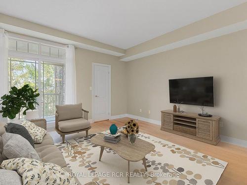 207-78 Sunset Blvd, New Tecumseth, ON - Indoor Photo Showing Living Room