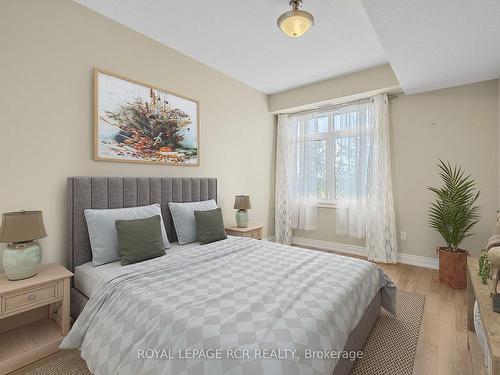 207-78 Sunset Blvd, New Tecumseth, ON - Indoor Photo Showing Bedroom