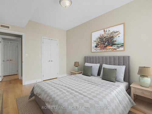 207-78 Sunset Blvd, New Tecumseth, ON - Indoor Photo Showing Bedroom