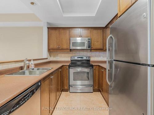 207-78 Sunset Blvd, New Tecumseth, ON - Indoor Photo Showing Kitchen With Stainless Steel Kitchen With Double Sink