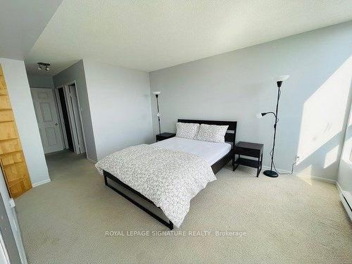 1606-4460 Tucana Crt, Mississauga, ON - Indoor Photo Showing Bedroom