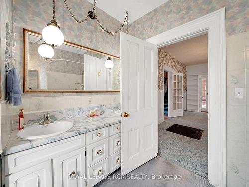 33 Pine Ave, Caledon, ON - Indoor Photo Showing Bathroom