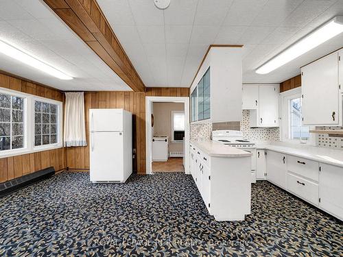 33 Pine Ave, Caledon, ON - Indoor Photo Showing Kitchen