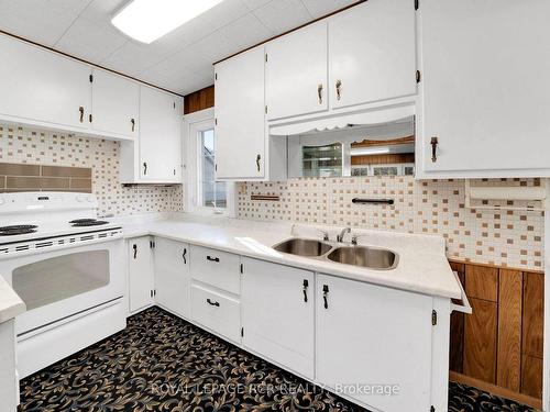 33 Pine Ave, Caledon, ON - Indoor Photo Showing Kitchen With Double Sink