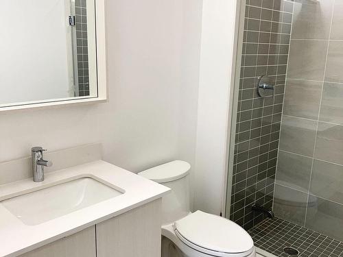 205-4655 Metcalfe Ave, Mississauga, ON - Indoor Photo Showing Bathroom