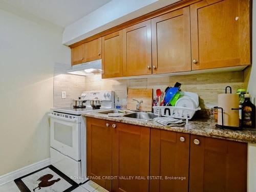 95 Mullis Cres, Brampton, ON - Indoor Photo Showing Kitchen With Double Sink