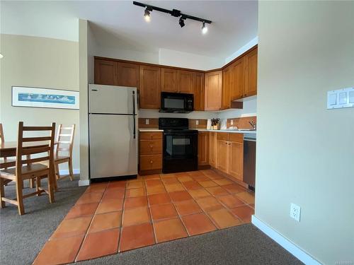 802-1971 Harbour Dr, Ucluelet, BC - Indoor Photo Showing Kitchen