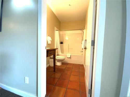 802-1971 Harbour Dr, Ucluelet, BC - Indoor Photo Showing Bathroom