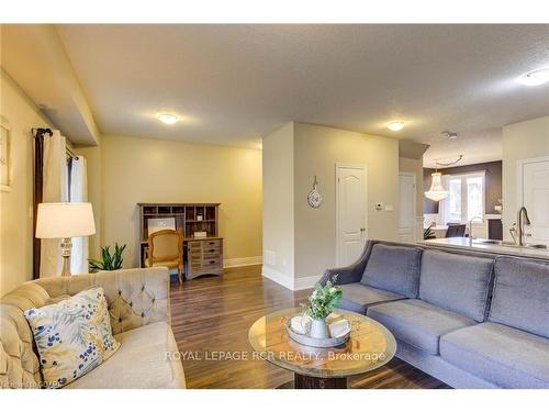 135 Samuel Dr, Wellington North, ON - Indoor Photo Showing Living Room