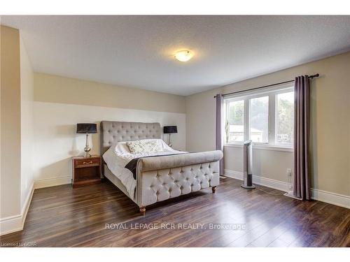 135 Samuel Dr, Wellington North, ON - Indoor Photo Showing Bedroom