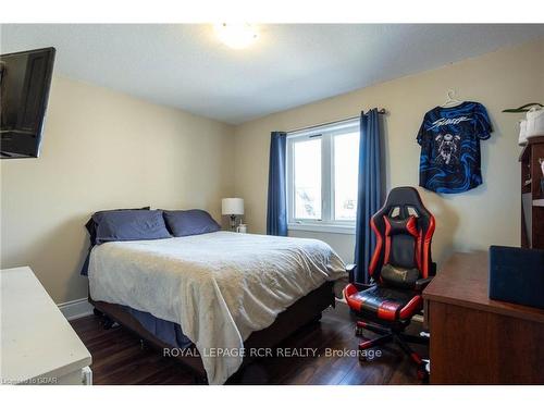 135 Samuel Dr, Wellington North, ON - Indoor Photo Showing Bedroom