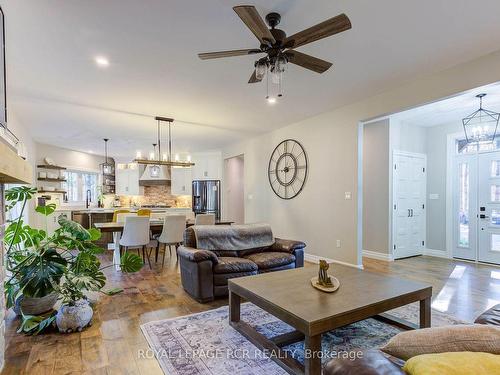 211721 Baseline, West Grey, ON - Indoor Photo Showing Living Room