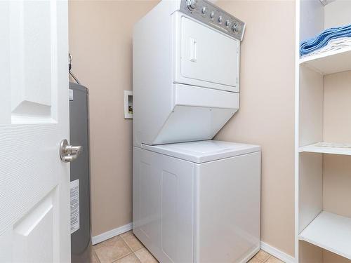 6-8 White St, Ladysmith, BC - Indoor Photo Showing Laundry Room