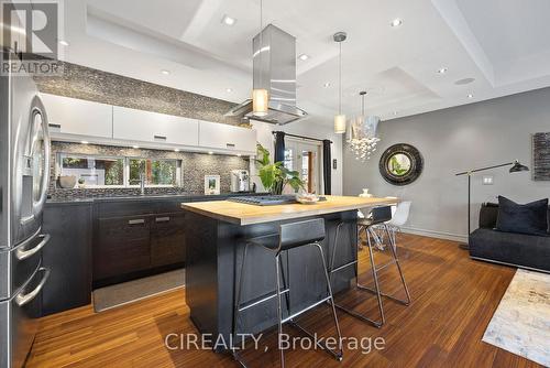 1397 Waverly Avenue, Oakville, ON - Indoor Photo Showing Kitchen With Upgraded Kitchen