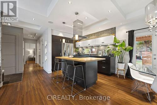 1397 Waverly Avenue, Oakville, ON - Indoor Photo Showing Kitchen With Upgraded Kitchen