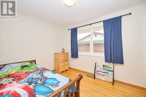 127 Windsor Street N, Welland (772 - Broadway), ON - Indoor Photo Showing Bedroom