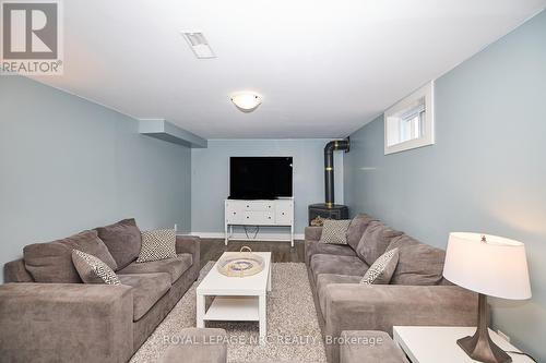 127 Windsor Street N, Welland (772 - Broadway), ON - Indoor Photo Showing Living Room