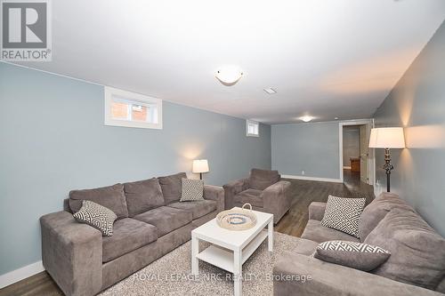 127 Windsor Street N, Welland (772 - Broadway), ON - Indoor Photo Showing Living Room