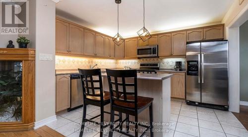 25 Oakmeadow Drive, Brampton, ON - Indoor Photo Showing Kitchen