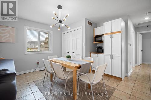 8340 Mullen Court, Niagara Falls (213 - Ascot), ON - Indoor Photo Showing Dining Room