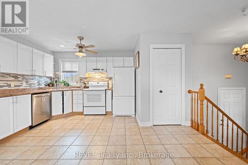 8340 Mullen Court, Niagara Falls (213 - Ascot), ON - Indoor Photo Showing Kitchen