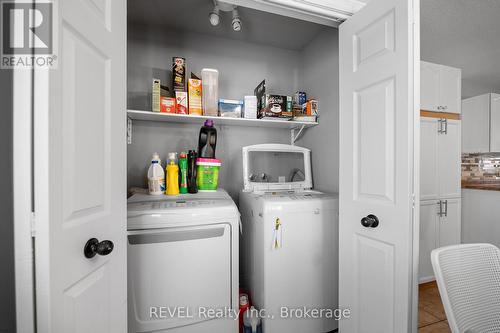 8340 Mullen Court, Niagara Falls (213 - Ascot), ON - Indoor Photo Showing Laundry Room