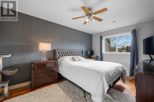 8340 Mullen Court, Niagara Falls (213 - Ascot), ON - Indoor Photo Showing Bedroom