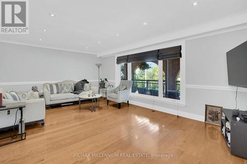 Upper - 99 Willis Road, Vaughan, ON - Indoor Photo Showing Living Room