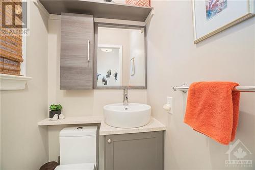 166 Lyman Street, Ottawa, ON - Indoor Photo Showing Bathroom