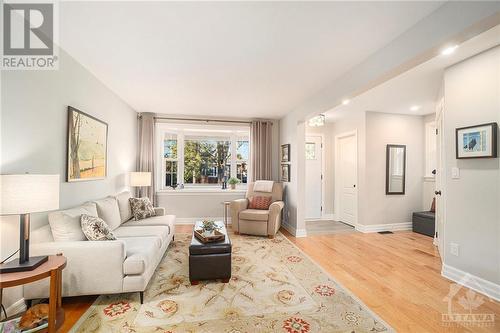 166 Lyman Street, Ottawa, ON - Indoor Photo Showing Living Room