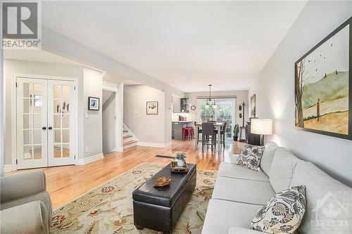 166 Lyman Street, Ottawa, ON - Indoor Photo Showing Living Room