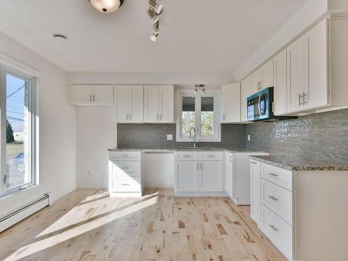 Kitchen - 1568 Ch. Du Bas-De-L'Église S., Saint-Jacques, QC - Indoor Photo Showing Kitchen With Upgraded Kitchen