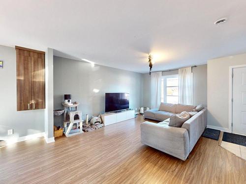 Living room - 1492  - 1494 Rue Beauchamp, Mascouche, QC - Indoor Photo Showing Living Room