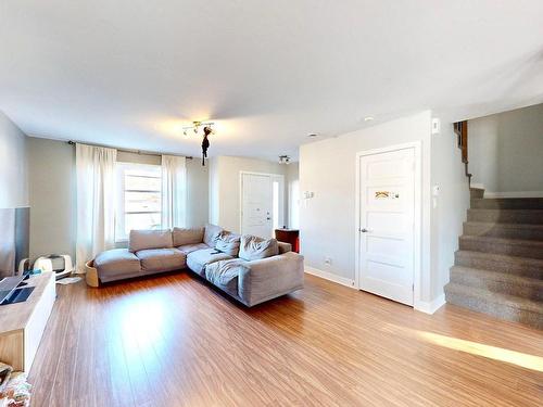 Living room - 1492  - 1494 Rue Beauchamp, Mascouche, QC - Indoor Photo Showing Living Room