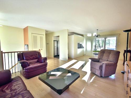 Living room - 1040 Rue Dolbeau, Saint-Bruno-De-Montarville, QC - Indoor Photo Showing Living Room