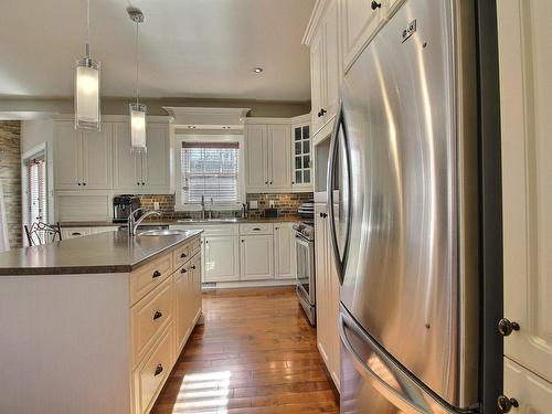 Cuisine - 566 Rue Dr-Marston-Adams, Magog, QC - Indoor Photo Showing Kitchen With Upgraded Kitchen