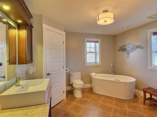 Salle de bains - 566 Rue Dr-Marston-Adams, Magog, QC - Indoor Photo Showing Bathroom