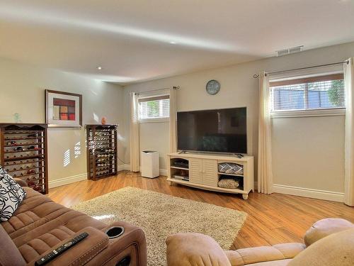 Salle familiale - 566 Rue Dr-Marston-Adams, Magog, QC - Indoor Photo Showing Living Room