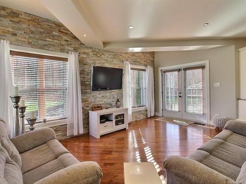 Salon - 566 Rue Dr-Marston-Adams, Magog, QC - Indoor Photo Showing Living Room