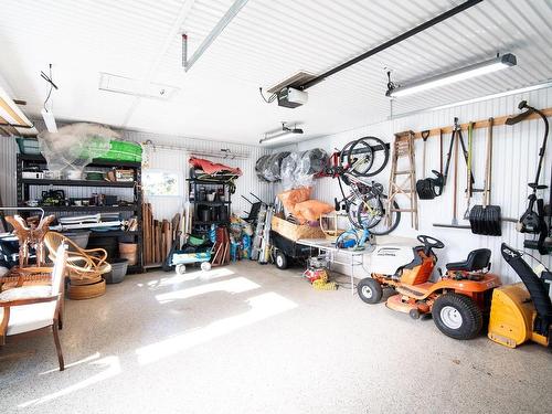 Garage - 910 Route Bélanger, Saint-Pascal, QC - Indoor Photo Showing Garage