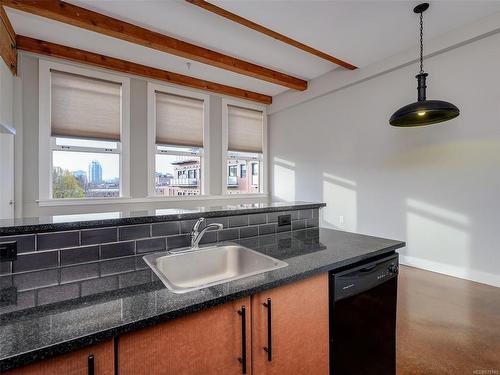 201-599 Pandora Ave, Victoria, BC - Indoor Photo Showing Kitchen