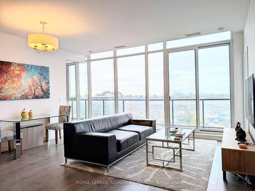 Ph10-297 College St, Toronto, ON - Indoor Photo Showing Living Room