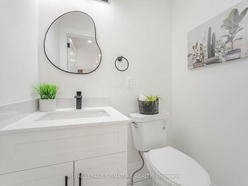 222 Silverbirch Dr, Newmarket, ON - Indoor Photo Showing Bathroom