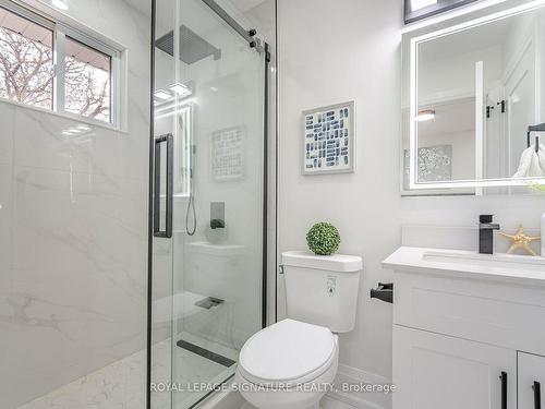 222 Silverbirch Dr, Newmarket, ON - Indoor Photo Showing Bathroom