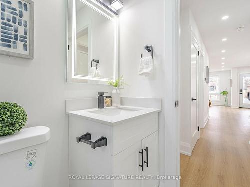 222 Silverbirch Dr, Newmarket, ON - Indoor Photo Showing Bathroom