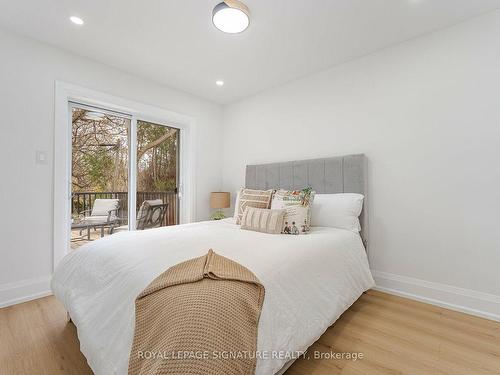 222 Silverbirch Dr, Newmarket, ON - Indoor Photo Showing Bedroom