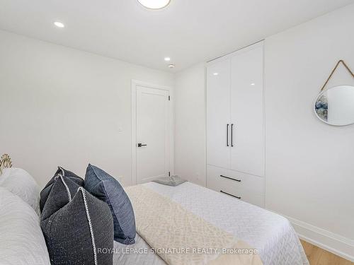 222 Silverbirch Dr, Newmarket, ON - Indoor Photo Showing Bedroom